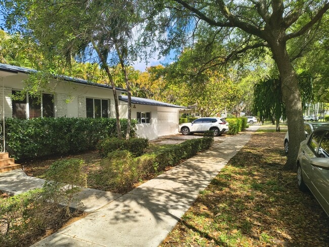 Building Photo - 0 Pinecrest Dr