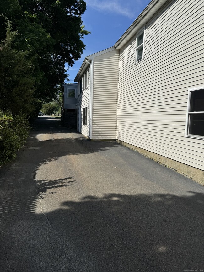 Building Photo - 1823 Boston Post Rd