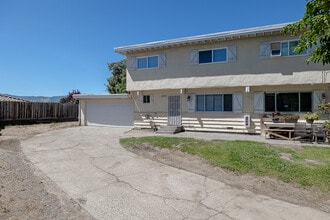 Building Photo - 1103 Crescent Ln