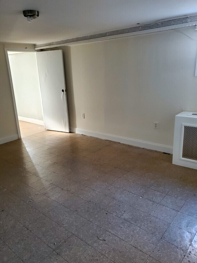 Primary Photo - 20 Rose Ave