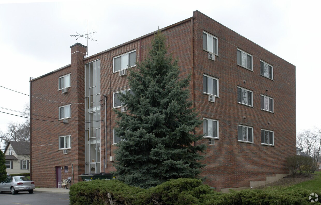 207 N Main St, Crystal Lake, IL 60014 Apartments in Crystal Lake, IL
