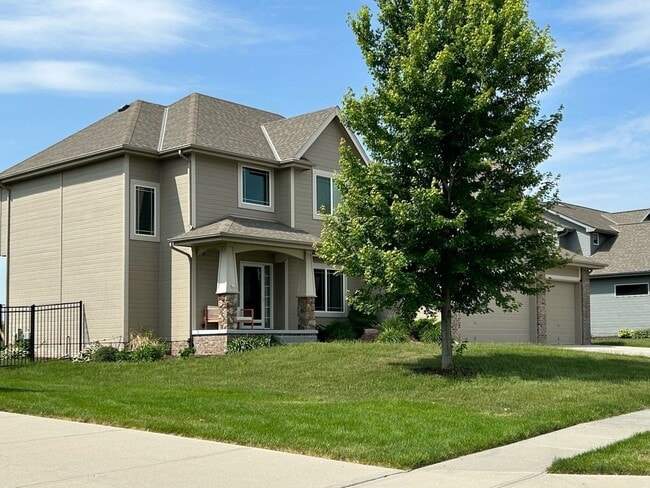 Building Photo - Home For Rent Papillion