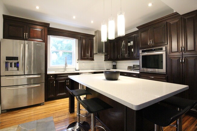 Building Photo - 403 Woodbine Av
