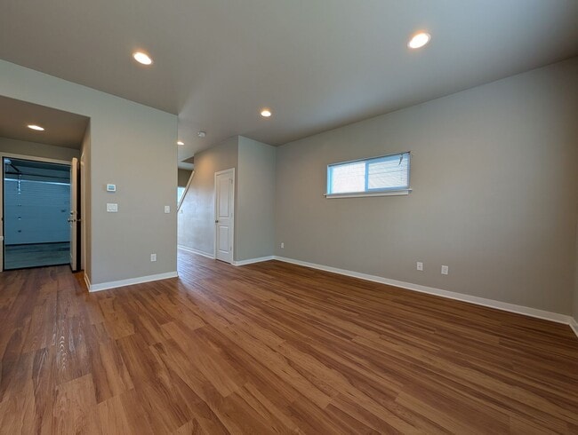 Building Photo - Great 3 bedroom/ 2.5 bathroom duplex- Near...