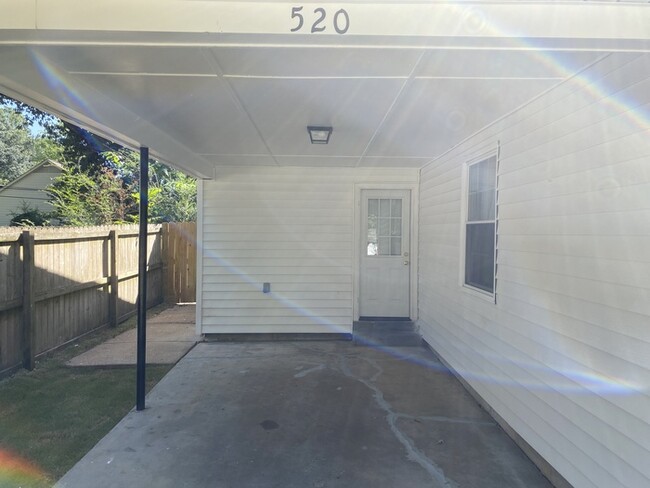 Building Photo - $500 OFF FIRST MONTH'S RENT!