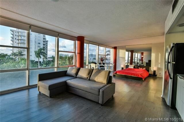 Building Photo - 900 Bay Dr