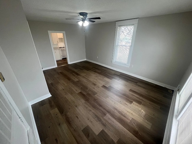 Building Photo - 1020 Kavanaugh Blvd