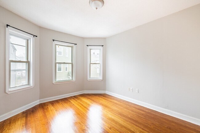 Building Photo - 12 Cawfield St