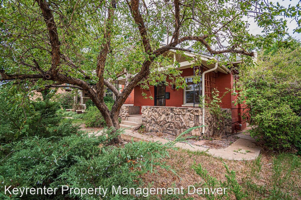 Primary Photo - 3 br, 2.5 bath House - 684 S Lincoln St.