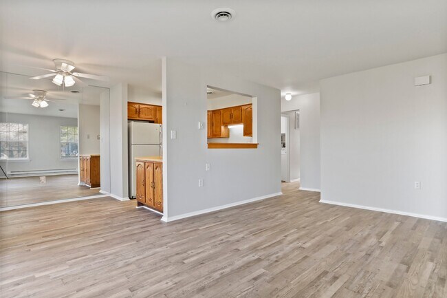 Foto del edificio - 7036 Basswood Rd