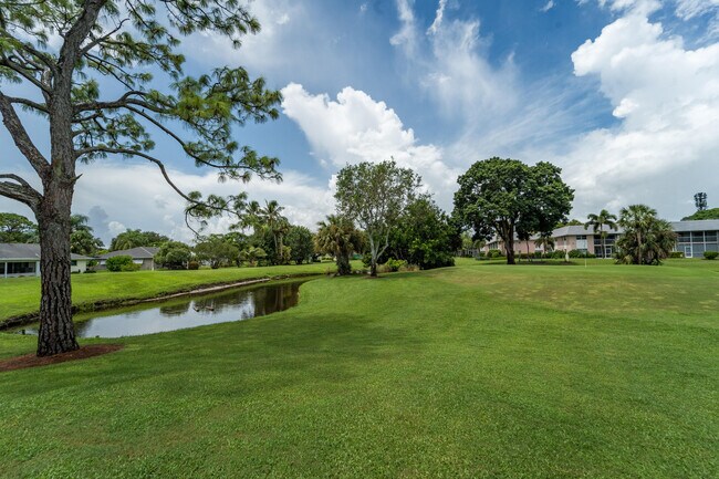 Building Photo - 18081 SE Country Club Dr