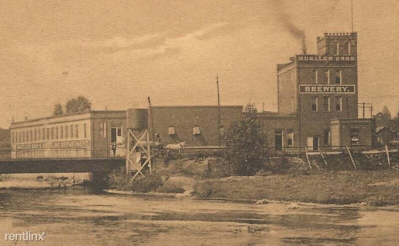 Building Photo - 300 W Main St