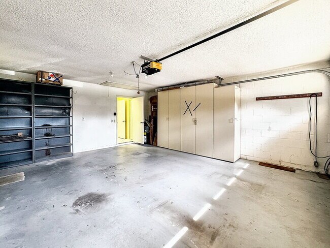 Foto del edificio - 55 & OLDER COMMUNITY! Charming 2-Bedroom Oasis with 2 Full Baths and 1,747 Sq Ft in New Port Richey!