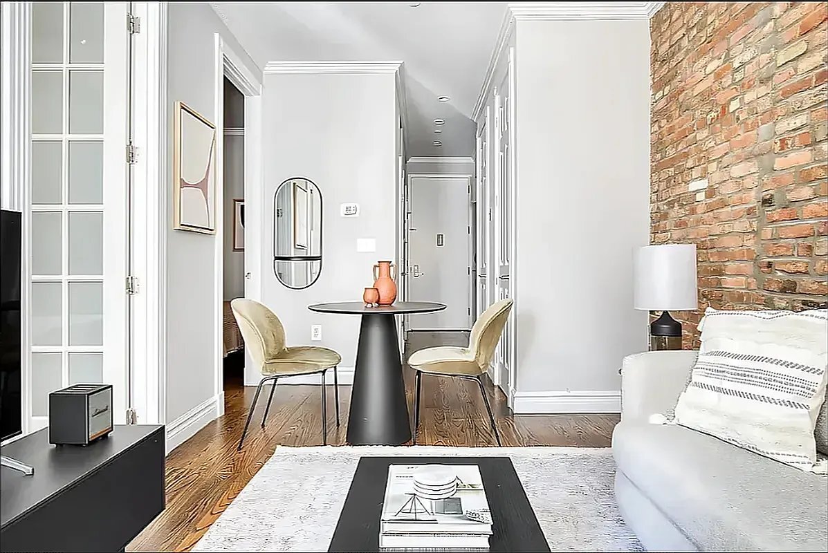 Foto principal - 438 W 52nd St