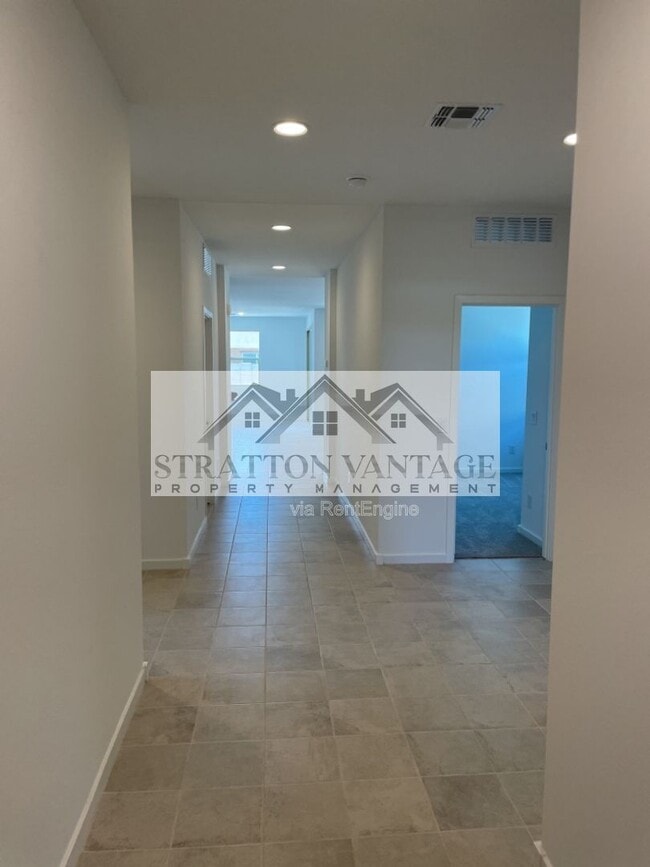 Building Photo - 2942 Kim Dr