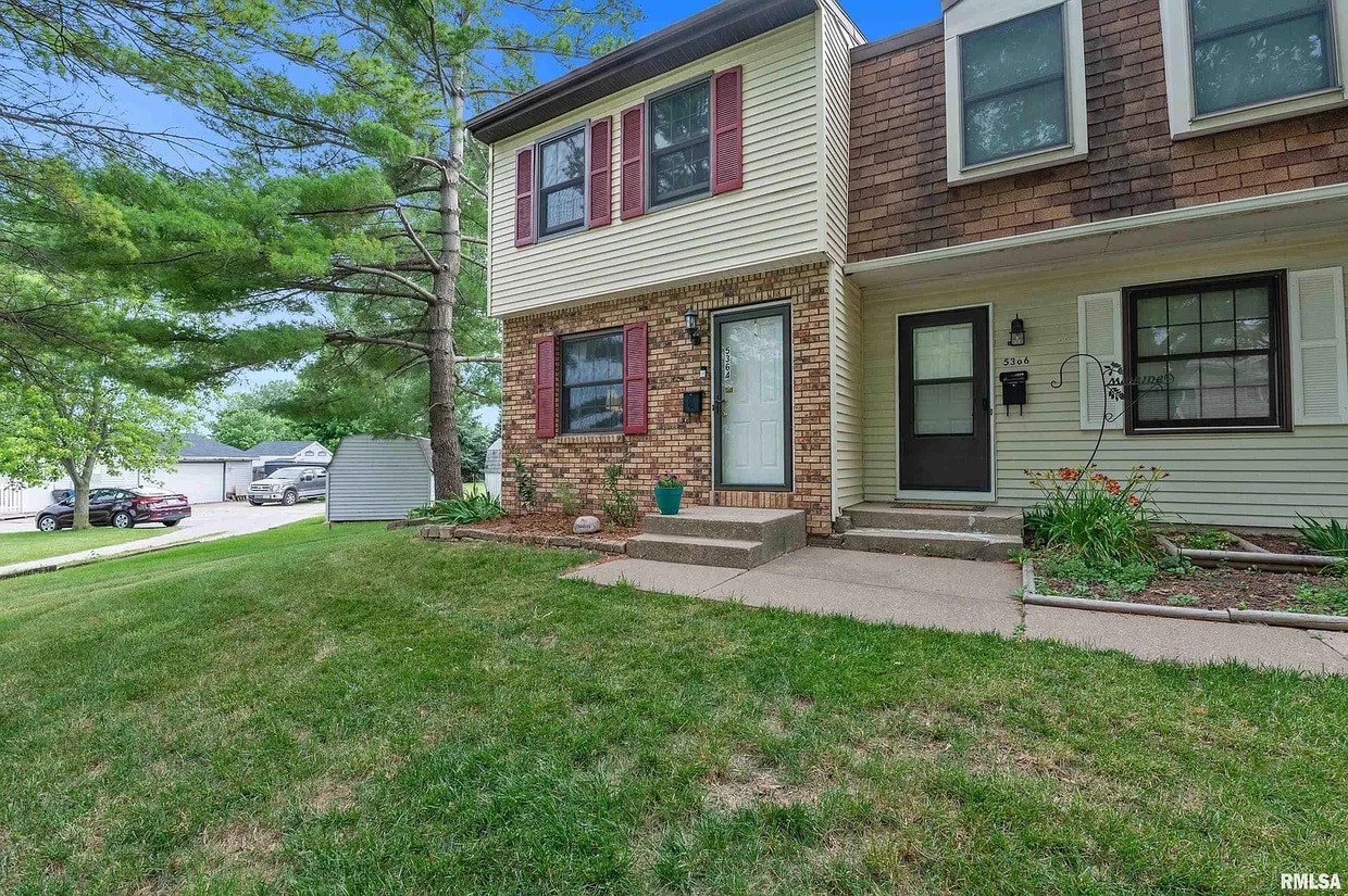 5364 N Linwood Ave, Davenport, IA 52806 Condo for Rent in Davenport