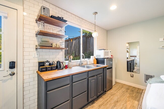 Foto del edificio - 8725 29th Ave NW