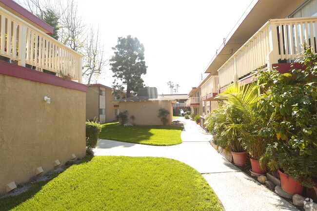Foto del edificio - 7661 Garfield Ave