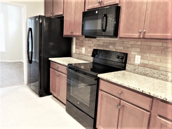 Building Photo - 245 Old Savannah Dr