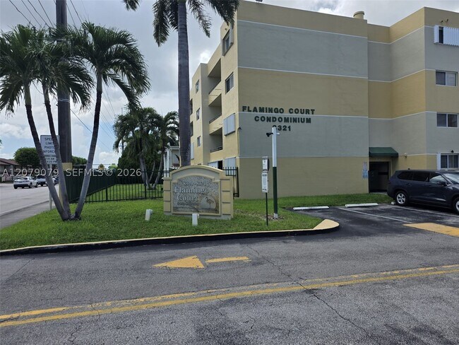 Foto del edificio - 8320 NW 8th St