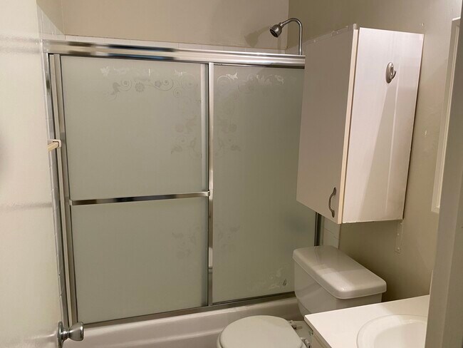 Bathroom - 4188 Greenbush Ave