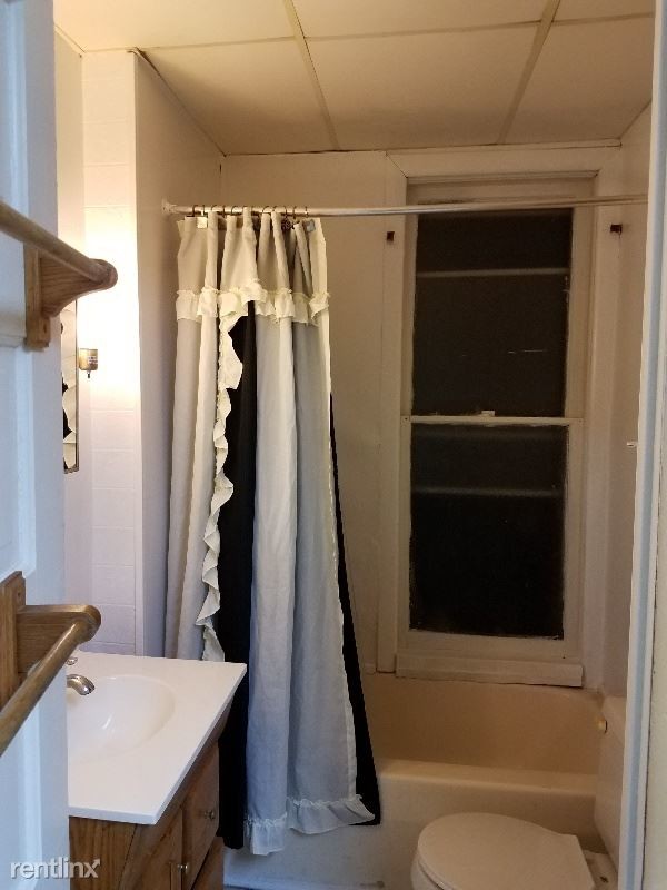 Building Photo - 1 br, 1 bath Apartment - 524 W Douglas