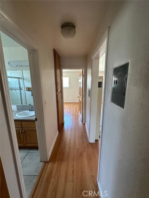 Foto del edificio - 2304 W Roberta Ave