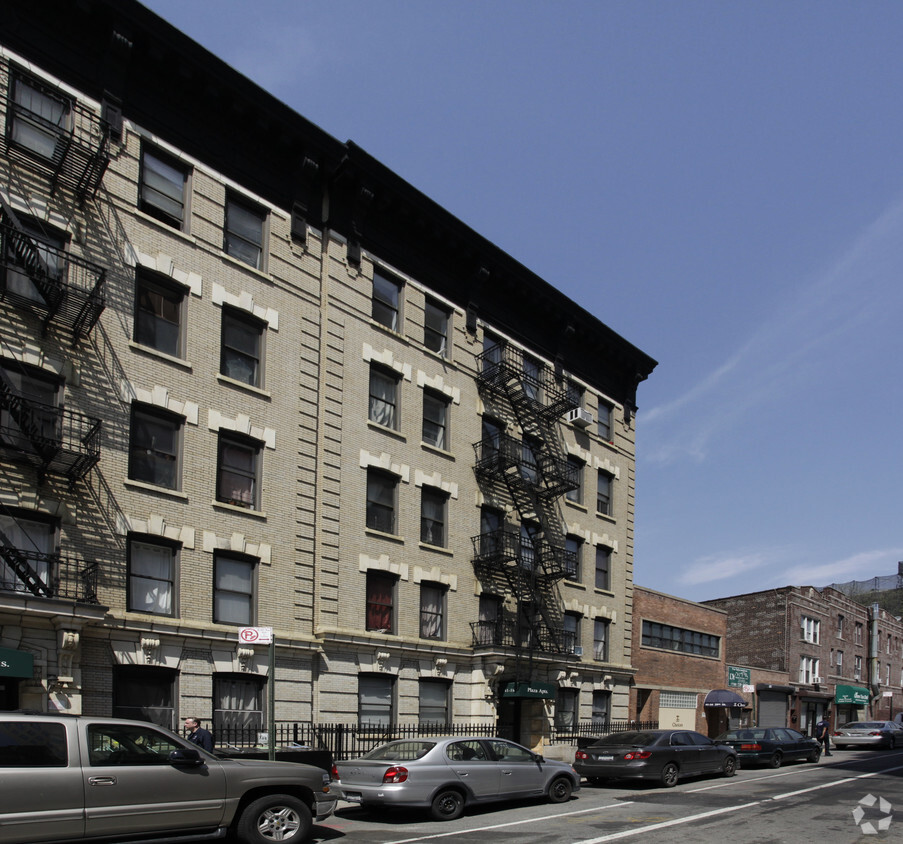 41-18 29th St - Plaza Apts