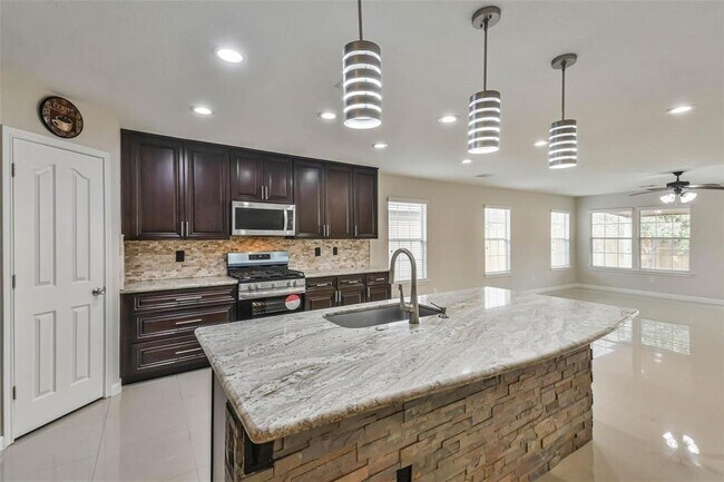 Building Photo - 7718 Shavano Ln