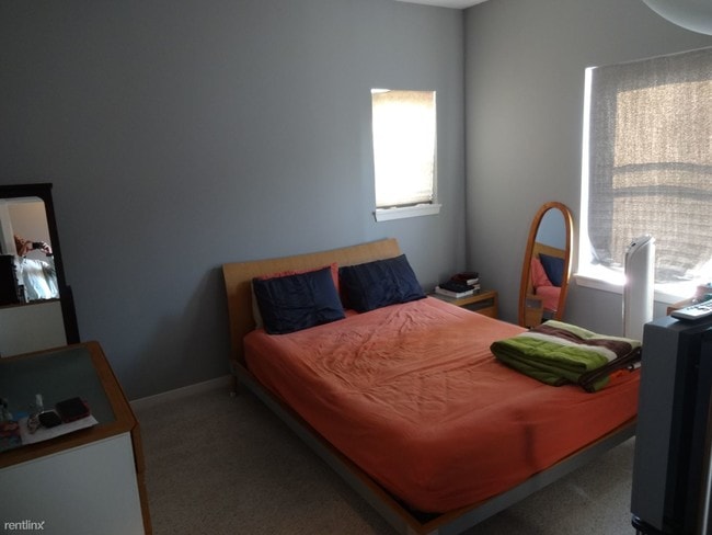 Building Photo - 2 br, 1 bath Condo - 4100 S Drexel Blvd #3B