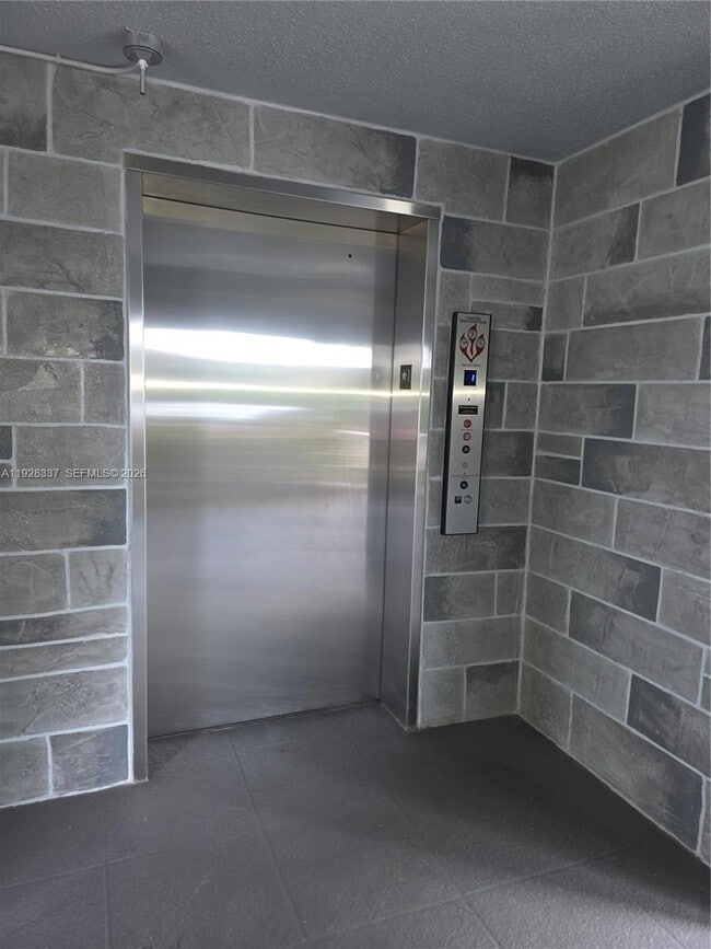 Building Photo - 1401 SW 128th Terrace