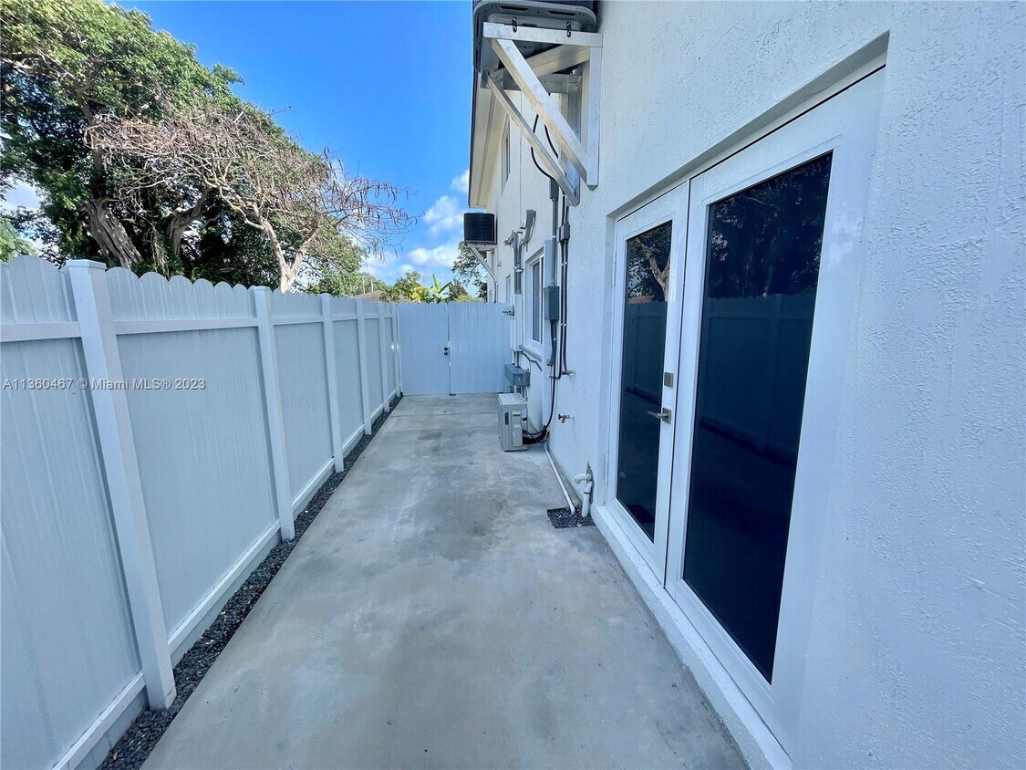 Primary Photo - 11939 SW 218th St