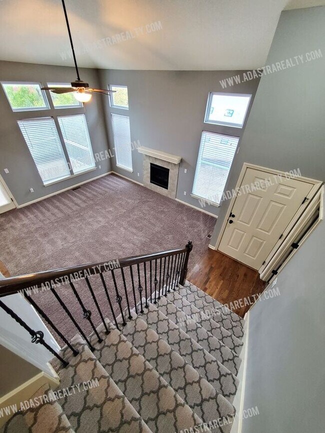 Foto del edificio - Beautiful and Spacious Olathe Townhome-Available in APRIL!!!