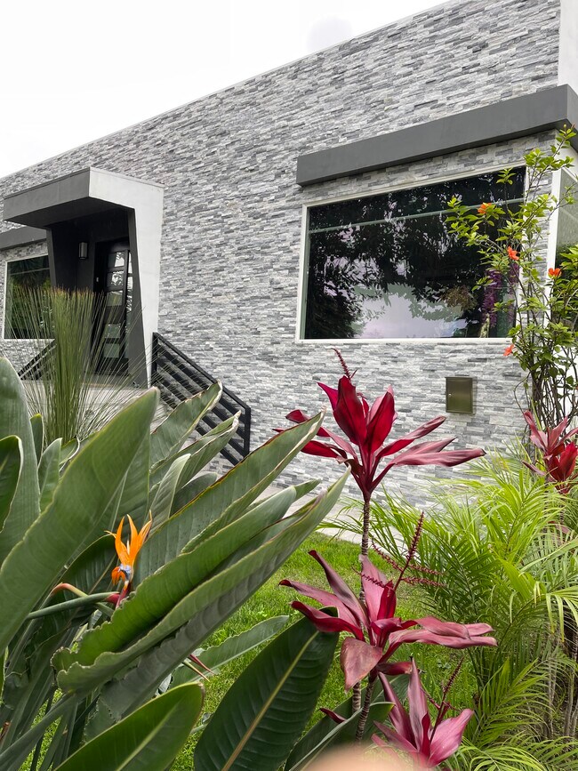 Foto del edificio - 10919 Ayres Ave