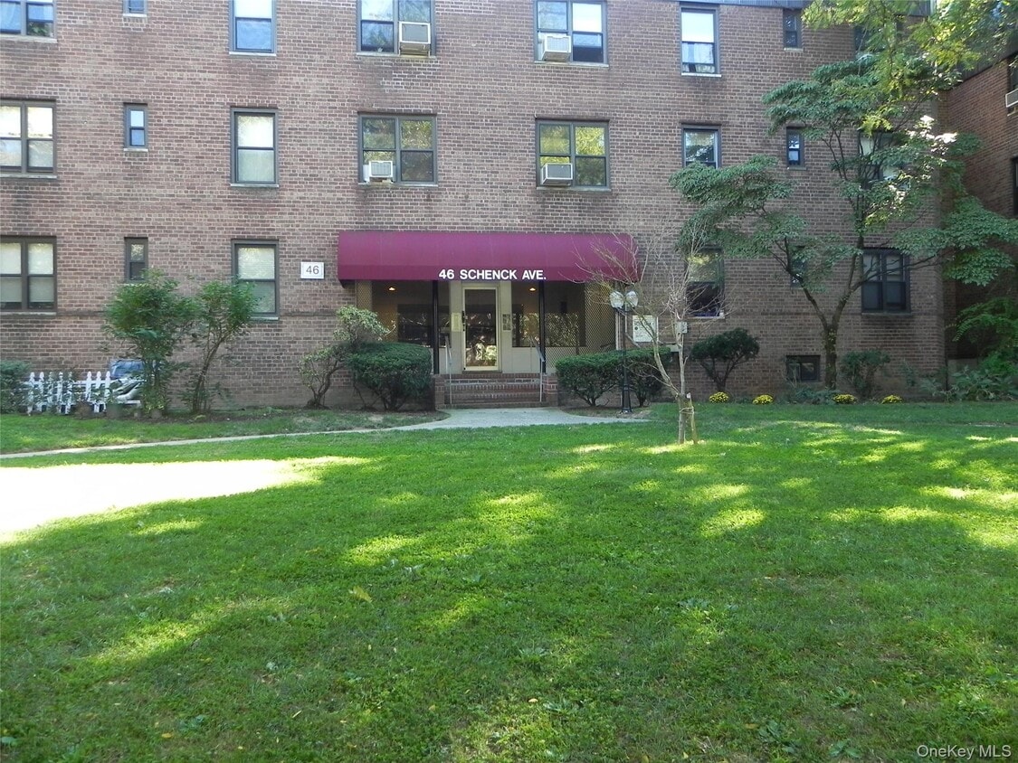 Primary Photo - 46 Schenck Ave