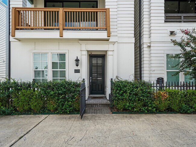 Foto del edificio - 3411 Timbergrove Heights St.