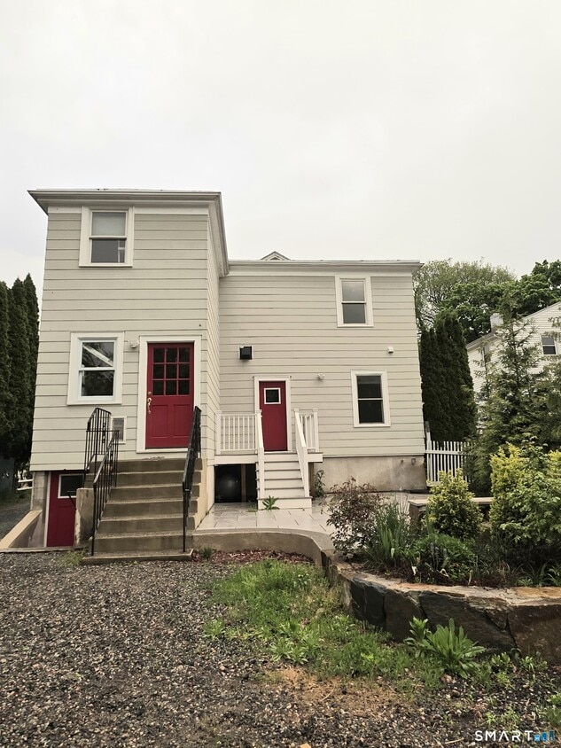 Foto del edificio - 318 Grovers Ave