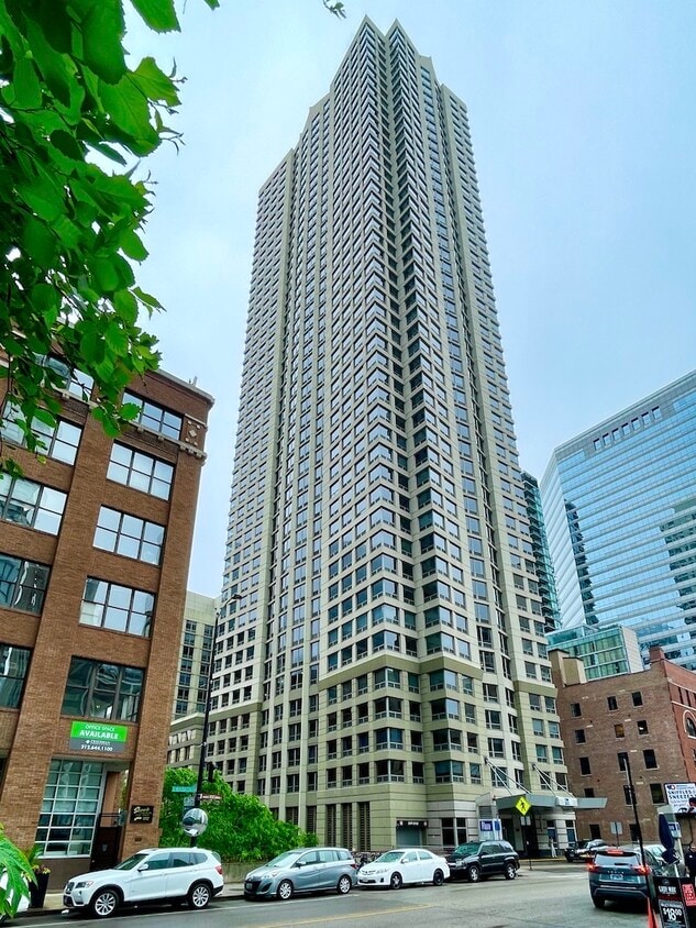 Primary Photo - 440 N Wabash Ave
