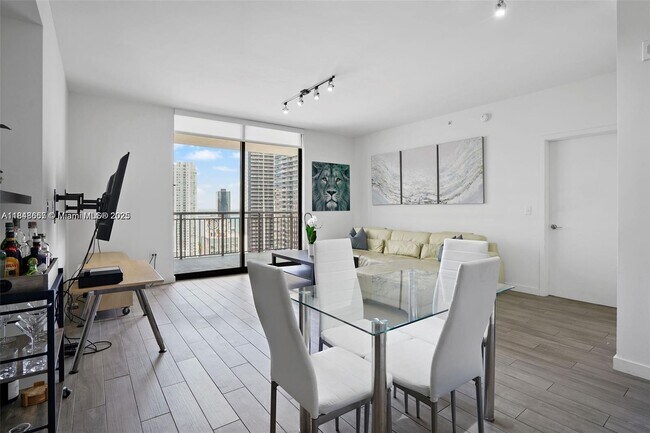 Foto del edificio - 999 SW 1st Ave