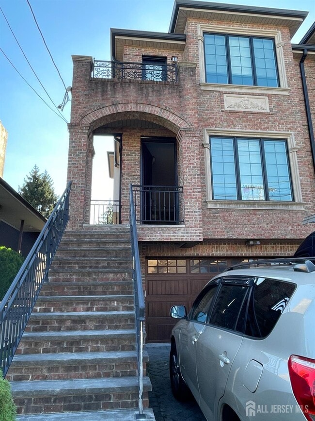 Building Photo - 256 Myrtle Ave
