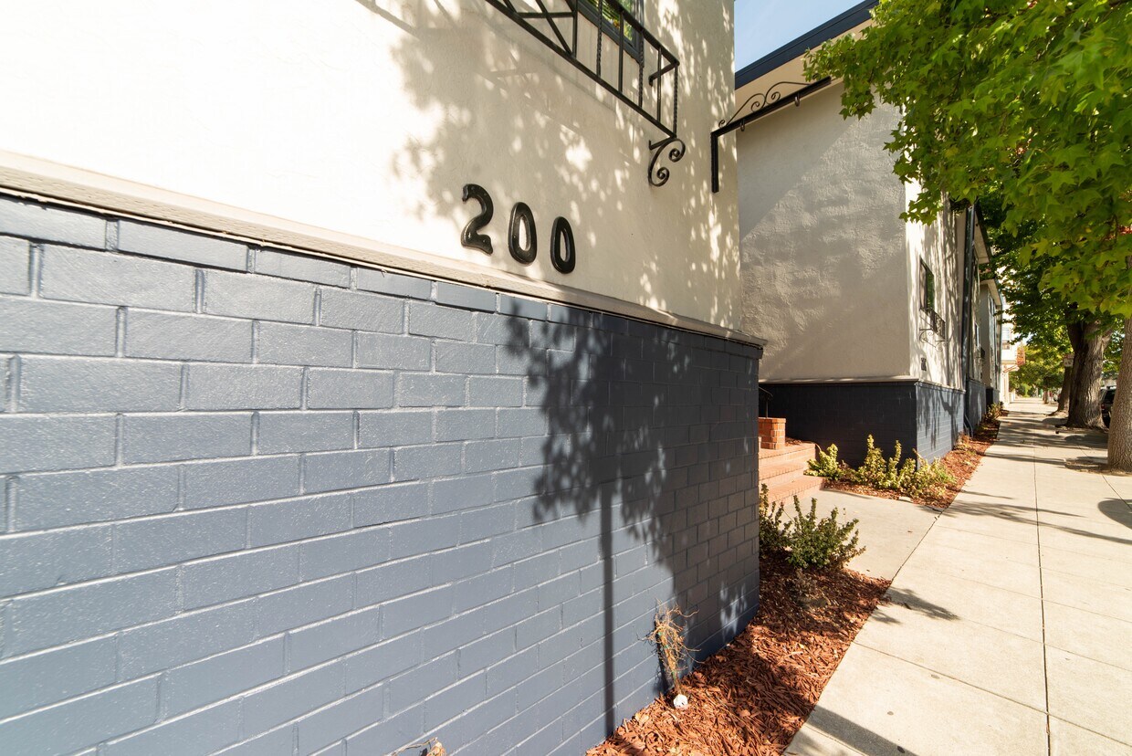 Foto principal - NEW 200 East 15th Street