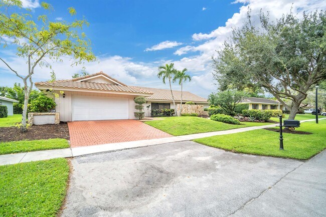 Foto del edificio - 6878 Entrada Pl