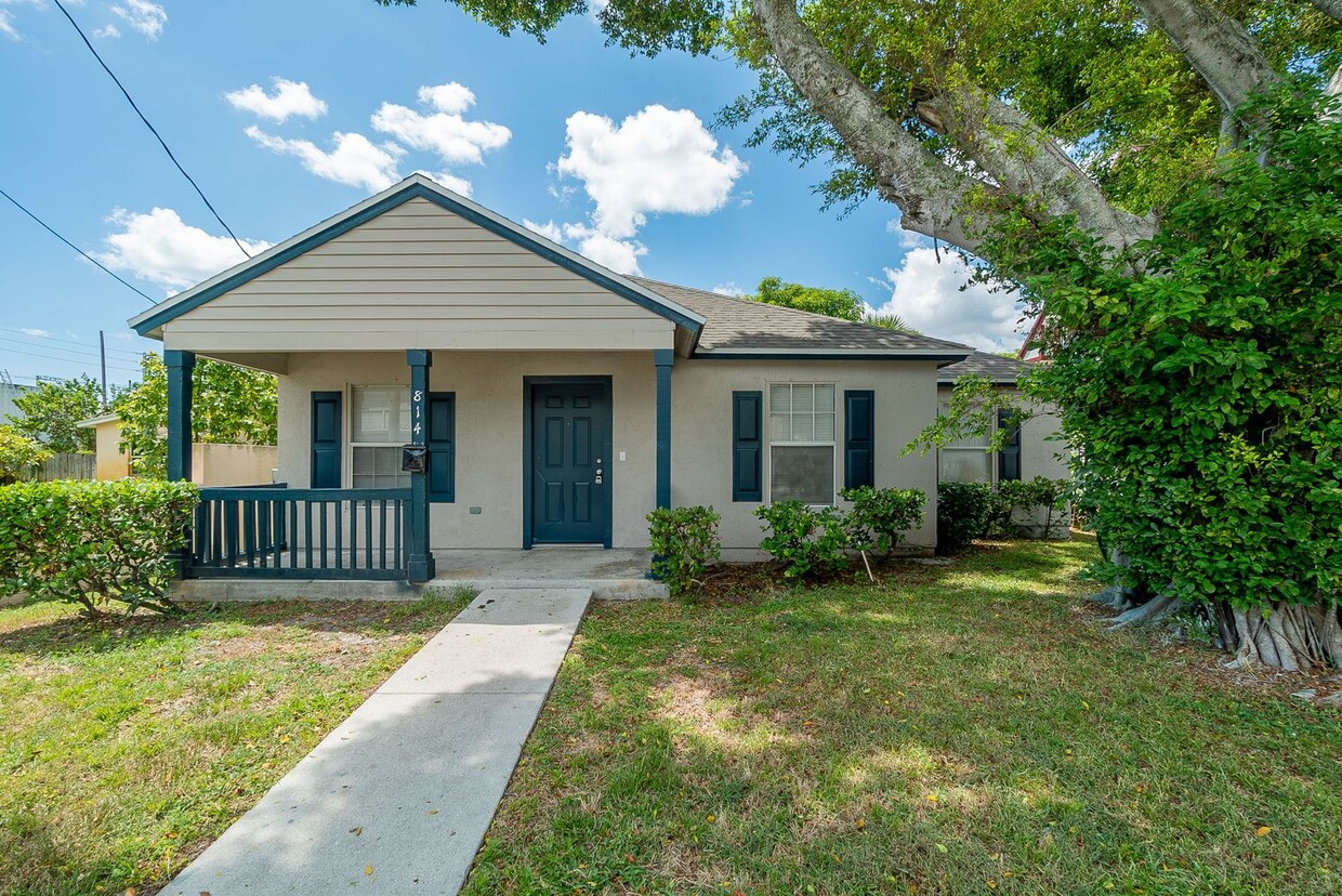 Foto principal - Beautifully remodeled 3-bedroom, 2-bathroom