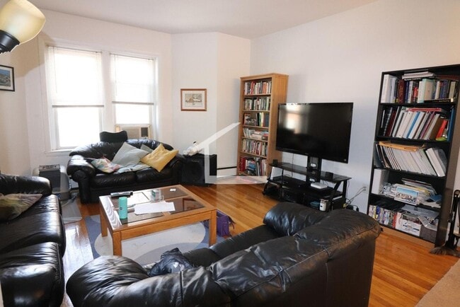 Building Photo - Really nice two bedroom in Brookline.