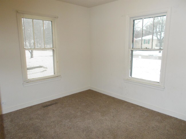 Building Photo - 1524 N Sycamore St