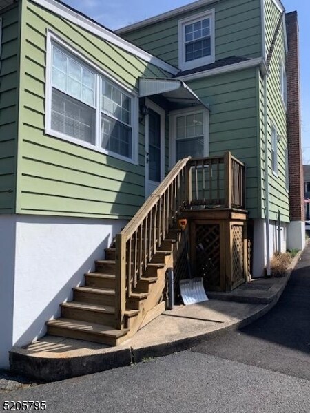 Building Photo - 36 Derwent Ave