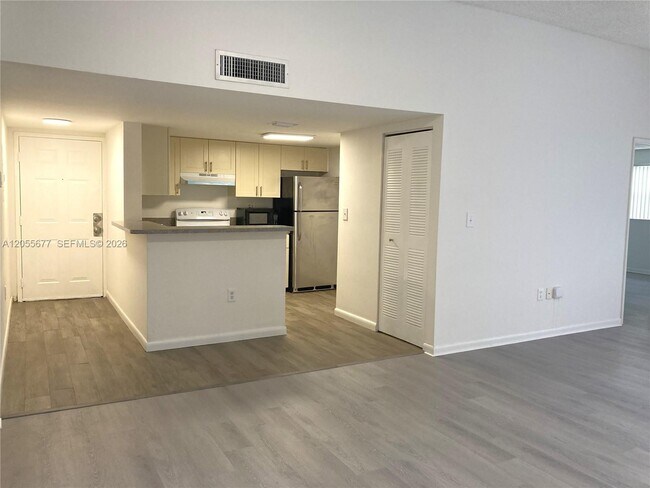 Foto del edificio - 9879 Nob Hill Ct