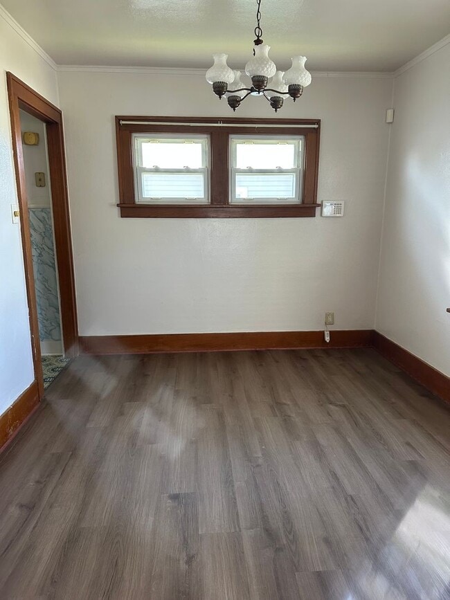 Building Photo - 2 bedroom house