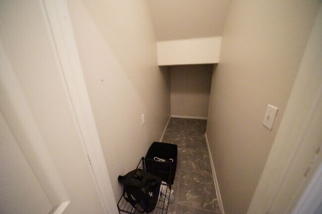 Foto del edificio - SHOWINGS AVAILABLE 8/15/25