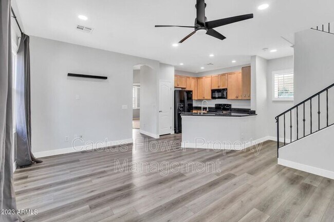 Building Photo - 5625 S 21st Pl